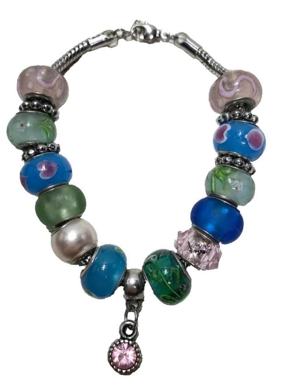 Women’s Charm Bracelet Great Preowned Condition